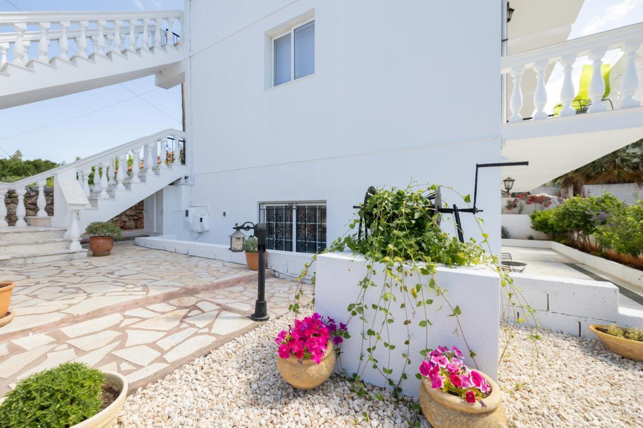 White House & Apartment *